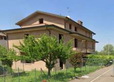 Foto Villa di 178 m con pi di 5 locali e box auto doppio in vendita a Reggio Emilia