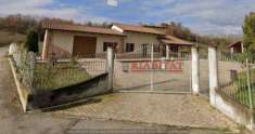 Foto Villa di 195 m con 5 locali e box auto doppio in vendita a Asti