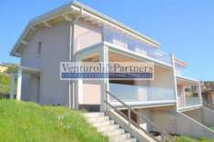Foto Villa di 200 m con 5 locali e box auto doppio in vendita a Polpenazze del Garda