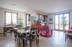 Foto Villa di 200 m con 5 locali e box auto doppio in vendita a Varese