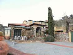Foto Villa di 204 m con pi di 5 locali e box auto doppio in vendita a Andora