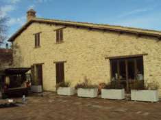 Foto Villa di 2100 m con pi di 5 locali e box auto in vendita a Montefalco
