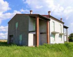 Foto Villa di 220 m con 5 locali e box auto in vendita a Pozzonovo