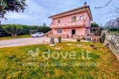 Foto Villa di 220 m con pi di 5 locali in vendita a Lariano
