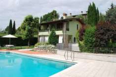 Foto Villa di 226 m con pi di 5 locali e box auto doppio in vendita a Padenghe sul Garda