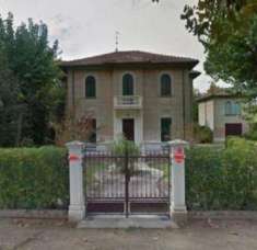 Foto Villa di 230 m con pi di 5 locali e box auto doppio in vendita a Cervia