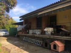 Foto Villa di 235 m con pi di 5 locali e box auto in vendita a Orte