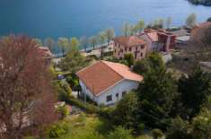 Foto Villa di 242 m con 5 locali e box auto doppio in vendita a Omegna