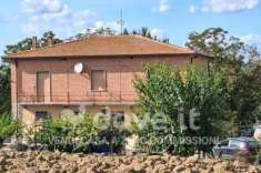 Foto Villa di 250 m con 3 locali e box auto in vendita a Cortona