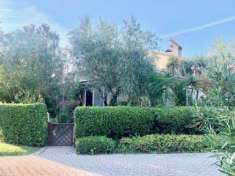 Foto Villa di 250 m con 4 locali e box auto doppio in vendita a Desenzano del Garda