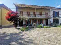 Foto Villa di 250 m con pi di 5 locali e box auto doppio in vendita a Asti