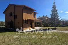 Foto Villa di 250 m con pi di 5 locali e box auto in vendita a Sarteano