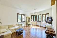 Foto Villa di 250 m con pi di 5 locali e posto auto in vendita a Varese