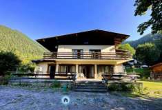 Foto Villa di 260 m con pi di 5 locali e box auto doppio in vendita a Pieve di Cadore