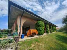 Foto Villa di 300 m con pi di 5 locali e box auto doppio in vendita a Moniga del Garda