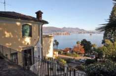 Foto Villa di 300 m con pi di 5 locali e box auto doppio in vendita a Stresa