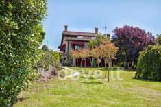 Foto Villa di 300 m con pi di 5 locali e box auto in vendita a Ferrara