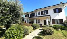 Foto Villa di 300 m con pi di 5 locali in vendita a Vigliano Biellese