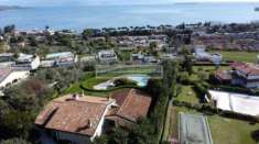 Foto Villa di 315 m con pi di 5 locali e box auto doppio in vendita a Padenghe sul Garda