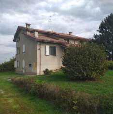 Foto Villa di 330 m con pi di 5 locali in vendita a Novi di Modena