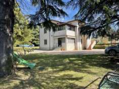 Foto Villa di 355 m con pi di 5 locali e box auto in vendita a Lonato del Garda