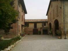 Foto Villa di 360 m con pi di 5 locali in vendita a Reggio Emilia