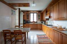 Foto Villa di 408 m con pi di 5 locali e box auto doppio in vendita a Usmate Velate