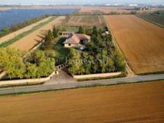 Foto Villa di 410 m con pi di 5 locali e box auto doppio in vendita a Tortona