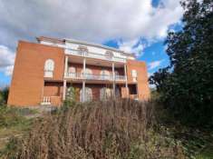 Foto Villa di 419 m con pi di 5 locali in vendita a Ardea
