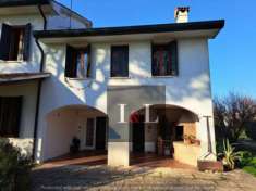 Foto Villa di 425 m con pi di 5 locali e box auto doppio in vendita a Camponogara