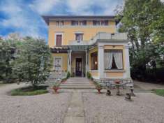 Foto Villa di 440 m con pi di 5 locali e box auto in vendita a Lesa