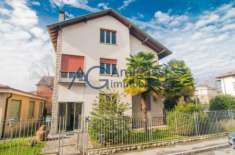 Foto Villa di 450 m con pi di 5 locali e box auto in vendita a Bergamo