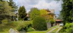 Foto Villa di 450 m con pi di 5 locali e box auto in vendita a Monguzzo