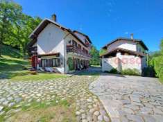 Foto Villa di 455 m con 5 locali e box auto in vendita a Arona