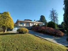Foto Villa di 470 m con 5 locali e box auto doppio in vendita a Varese