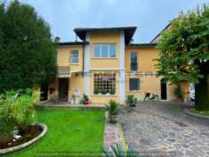 Foto Villa di 502 m con pi di 5 locali e box auto doppio in vendita a Rivolta d'Adda