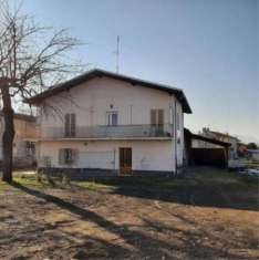 Foto Villa di 510 m con pi di 5 locali e box auto doppio in vendita a Dronero