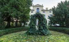 Foto Villa di 550 m con pi di 5 locali in vendita a Modena