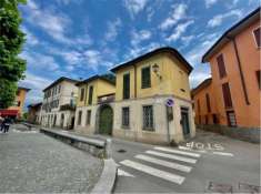 Foto Villa di 600 m con pi di 5 locali in vendita a Bosisio Parini