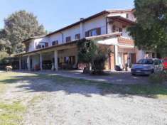 Foto Villa di 600 m con pi di 5 locali in vendita a Scarperia e San Piero
