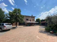 Foto Villa di 700 m con pi di 5 locali in vendita a Modena