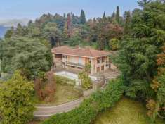 Foto Villa di 790 m con pi di 5 locali e box auto in vendita a Credaro