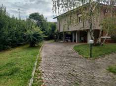 Foto VILLA di 8 vani e di 300 mq (MASSAROSA) rif. 647