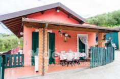 Foto Villa di 80 m con 3 locali e posto auto in vendita a Imperia [rif. DV-9415]