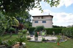 Foto Villa di 894 m con pi di 5 locali e box auto doppio in vendita a Perugia