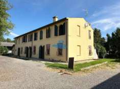 Foto Villa di 894 m con pi di 5 locali in vendita a Russi