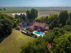 Foto Villa di 900 m con pi di 5 locali in vendita a Ferrara