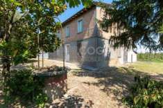 Foto Villa di campagna con enorme giardino a Solarolo: crea la casa dei tuoi sogni!