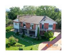 Foto Villa Esclusiva con Potenziale nel Cuore di Magliano Romano