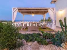 Foto Villa fronte mare bifamiliare in vendita a Calabernardo Noto Siracusa Sicilia